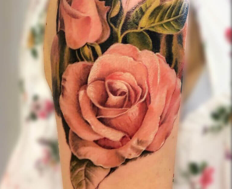 Tättowierhandwerk Hameln |  Realistische Blume auf dem Arm